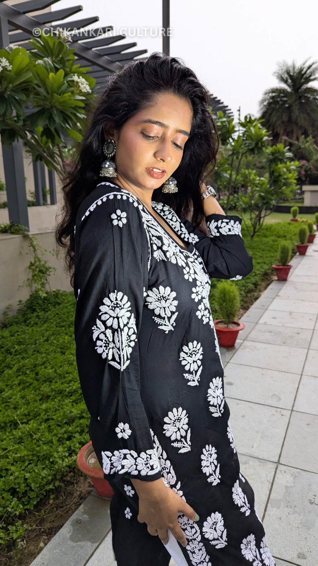Aardhya Modal 3D Chikankari Straight Kurta