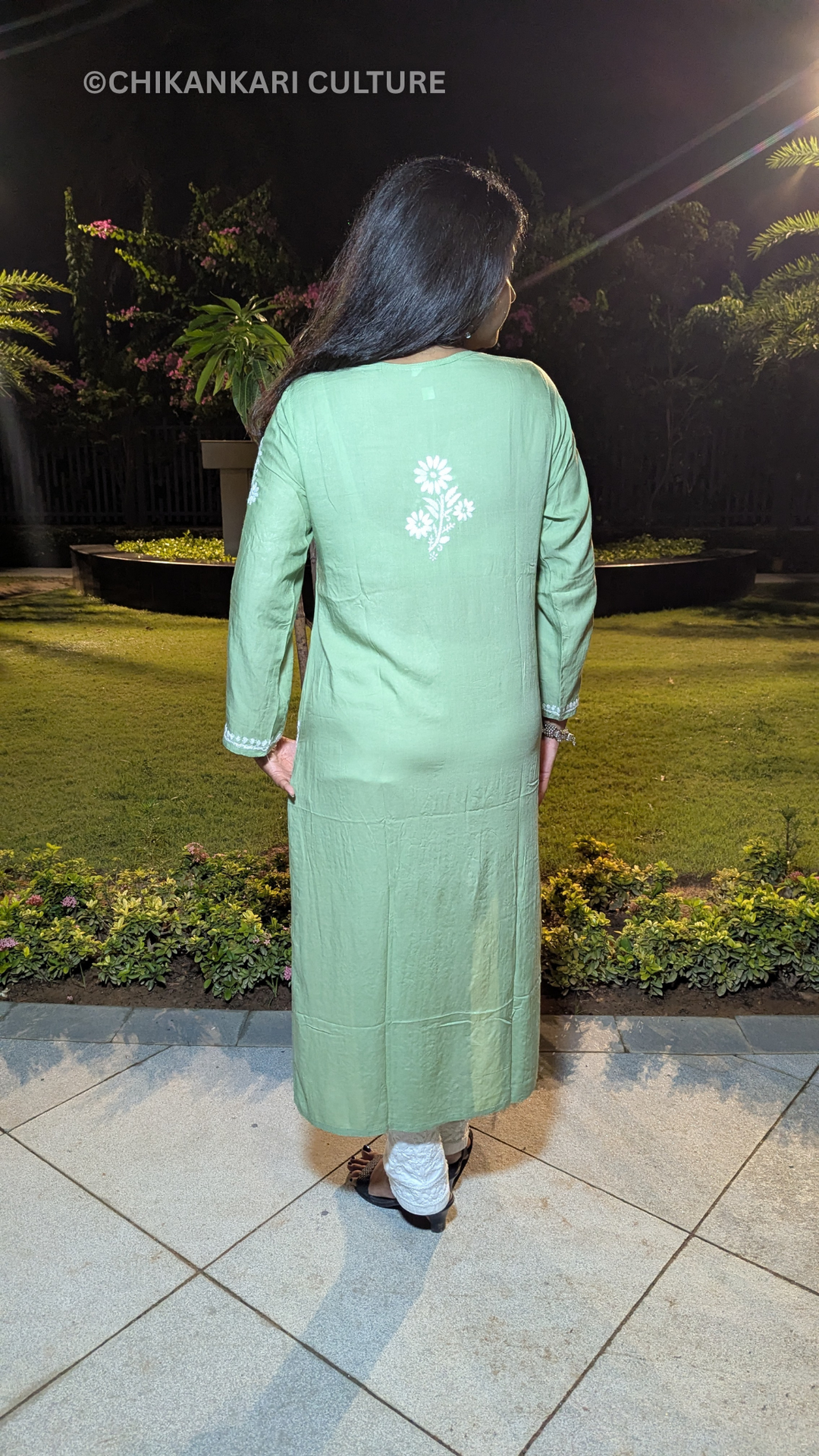 Inaaya Chikankari Modal Straight Kurta